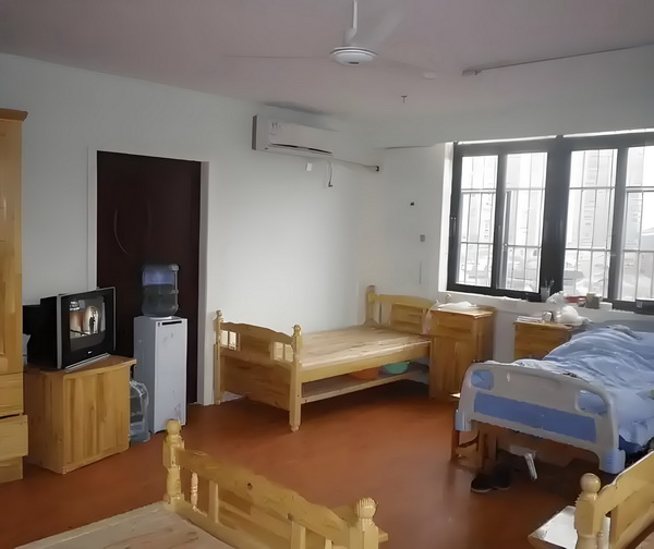 留学生深圳入户_冯骥荐电影南京照相馆：没有抒情只有血的事实 关广告&/推信息用户获取送相